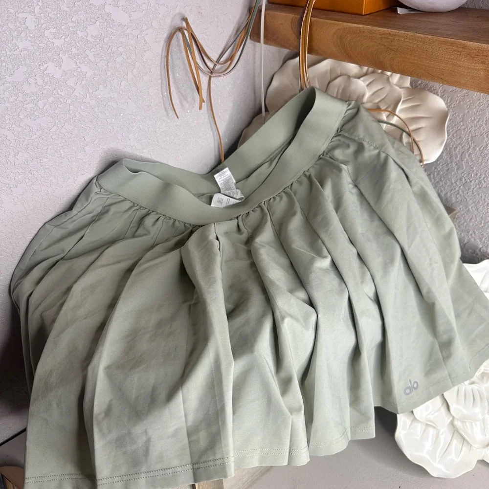 ALO Yoga Varsity Tennis Skirt • Limestone Green • Sz M